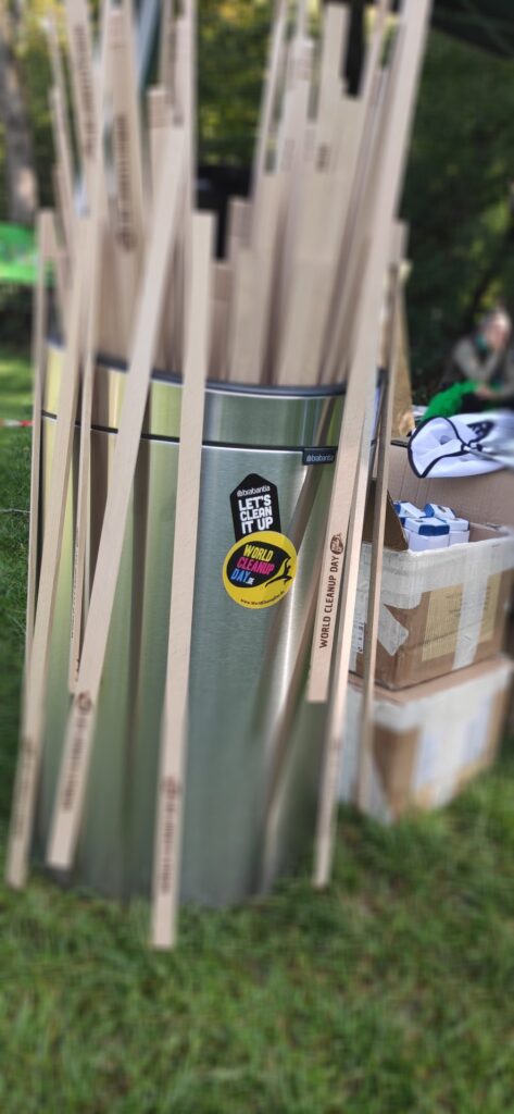 Müllzangen beim WorldCleanupDay 2020 in München